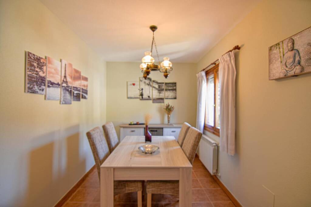 Nuevo - Comodo Y Coqueto Chalet Con Jardin En Argonos Luaran gambar